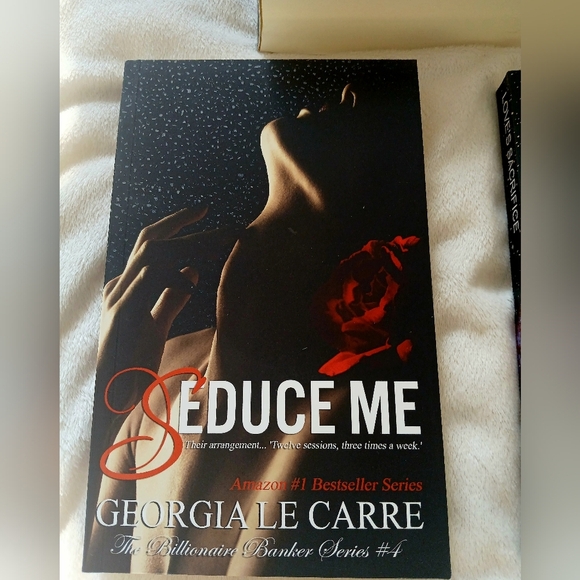 Source Unknown Romance Novel Set - Black, Red, White Covers - Picture 3 of 4